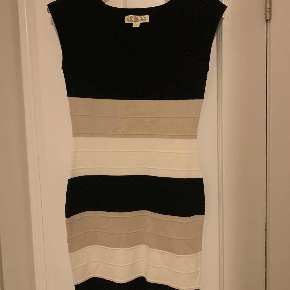 Fitting V neck dress